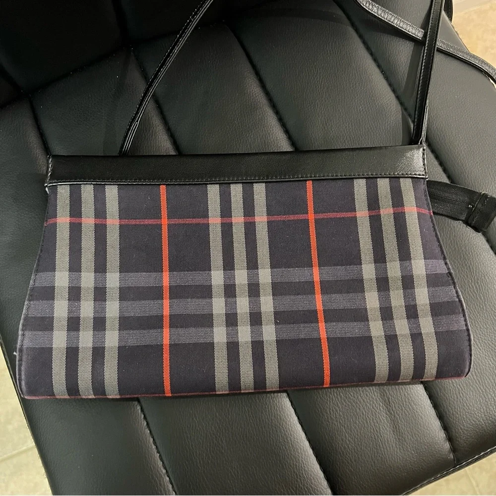 Vintage Burberrys | Nova Check Navy Blue Shoulder Bag - Picture 4 of 7
